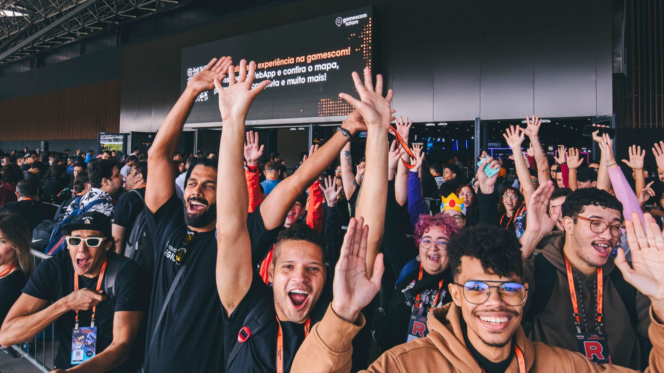 Público gamer reunido na gamescom latam em São Paulo, destacando a abertura das vendas de ingressos para a edição 2026.