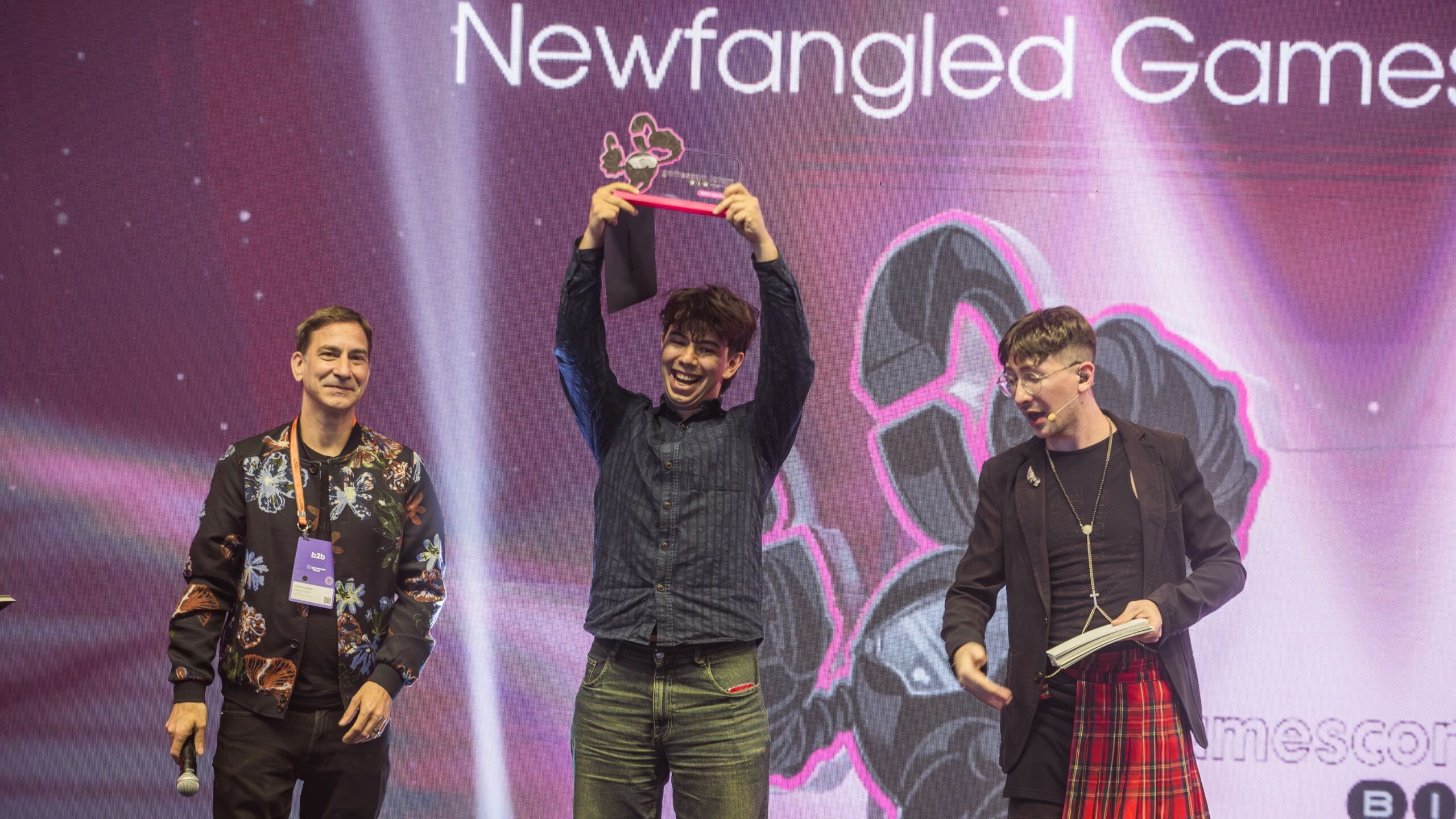 Palco com vencedor do Big Festival na gamescom latam.