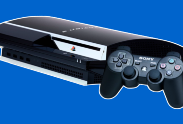 Console PlayStation 3 modelo original em destaque para celebrar os 20 anos de seu lançamento.