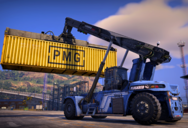 Captura de tela do jogo Docked mostrando um veículo de carga pesada transportando um contêiner colorido em um porto industrial detalhado durante o dia.