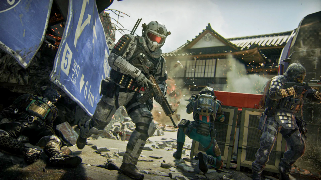 Operador em combate no mapa Plaza remasterizado em Black Ops 7, exibindo a nova iluminação em cenário destruído.