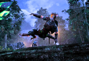 Guerreiro felino de armadura empunhando uma arma mágica em um cenário de floresta sombria no jogo Kristala.